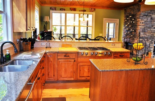 Blairsville Cabin | Relaxing Retreat with Free Wi-Fi and Private Dock Access