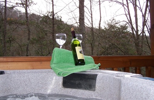 Blairsville Cabin | Relaxing Retreat with Free Wi-Fi and Private Dock Access