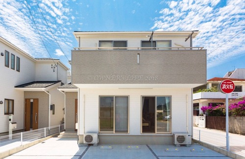 Kin House | Cozy Hotel with Free WiFi, BBQ & Pet-Friendly Options