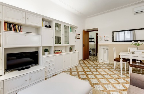 Testaccio Apartment | Stylish Apartment with Free WiFi by Anfore Fountain