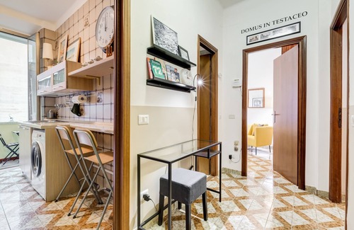 Testaccio Apartment | Stylish Apartment with Free WiFi by Anfore Fountain