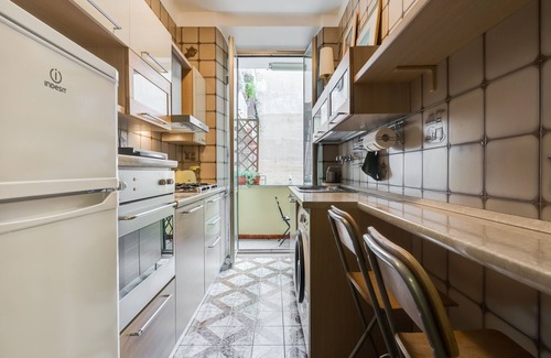 Testaccio Apartment | Stylish Apartment with Free WiFi by Anfore Fountain