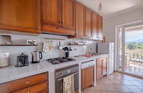 Lake Garda Apartment | Cozy Vrbo Property with Full Kitchen Amenities Awaiting You