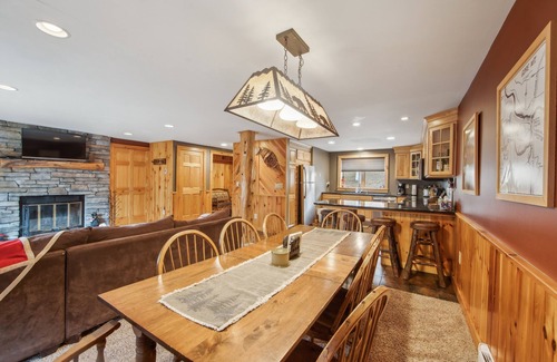 North Creek House | Freebern 18B - Renovated one-of-a-kind with Adirondack style 3 Bedroom Townhouse by The Summit at Gore Mountain
