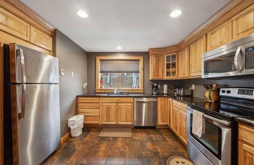 North Creek House | Freebern 18B - Renovated one-of-a-kind with Adirondack style 3 Bedroom Townhouse by The Summit at Gore Mountain