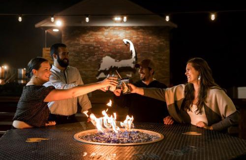 West Yarmouth Hotel | Inviting Freebird Motor Lodge with Pool and Hot Tub
