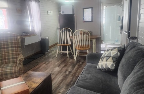 Pierce Cabin | Pet-Friendly Freedom Cabin with Pool & Breakfast at Patriots Place