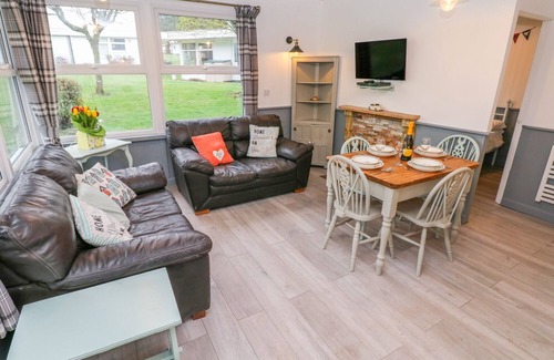 Haverfordwest Cottage | Family-Friendly Freedom Hotel with Ocean View & Garden