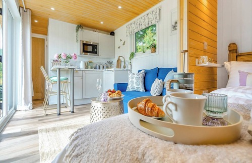 Straiton Cottage | Cozy 1 Bedroom Retreat in Straiton: Pet-Friendly Stay