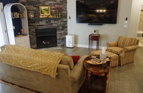 McHenry House | Private Retreat at Freedom Haven with Spa and Family Amenities