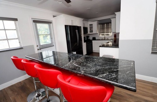 Yeoman Wood House | Modern Freedom Island House with Family-Friendly Amenities