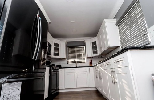 Yeoman Wood House | Modern Freedom Island House with Family-Friendly Amenities