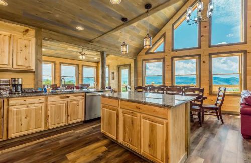 Sevierville House | Experience Freedoms View Mountain Getaway with Hot Tub & Games