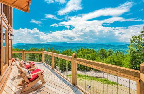 Sevierville House | Experience Freedoms View Mountain Getaway with Hot Tub & Games