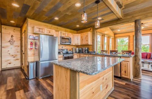 Sevierville House | Experience Freedoms View Mountain Getaway with Hot Tub & Games