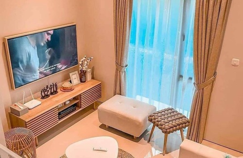 Purworejo House | Budget-Friendly Retreat with Spa & Hot Tub Access