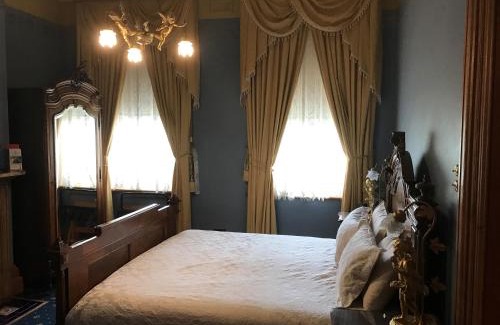 Beechworth Bed & Breakfast | Discover Freeman On Ford: 5-Star Stay with Pool & Kitchen