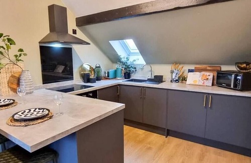 Trafford Apartment | Convenient Stay with Free Parking Near Trafford Centre