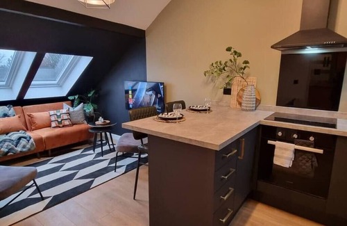 Trafford Apartment | Convenient Stay with Free Parking Near Trafford Centre