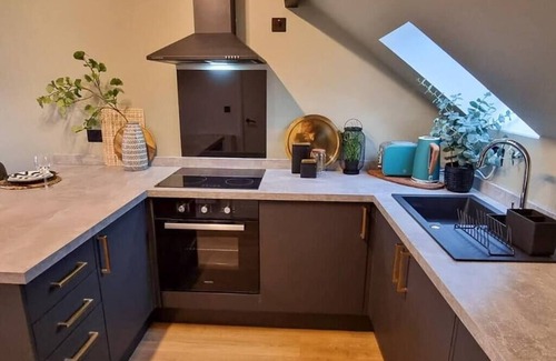 Trafford Apartment | Convenient Stay with Free Parking Near Trafford Centre
