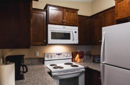 Lake Jackson Apartment | Guest Rated: Freeport Studios with Ocean View & Private Beach