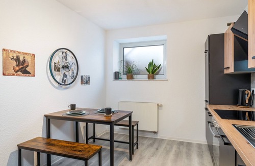 Oberhenneborn House | FREERIDE: Pet-Friendly Escape Near Greenhill with Bike Room