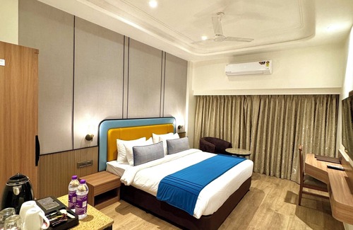 Mira Bhayandar Hotel | Budget-Friendly Hotel Express Inn with Family Amenities