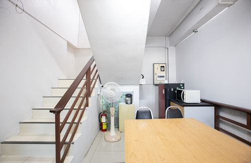 Khlong Luang House | Top-Rated Freesia Guesthouse in Klong Luang - Family Friendly