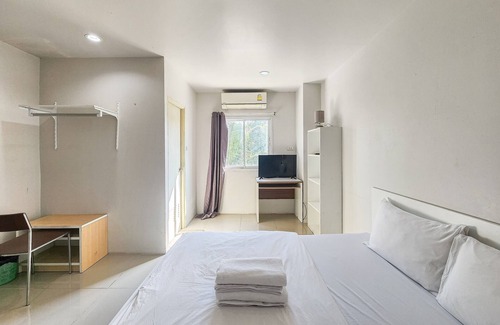 Khlong Luang House | Top-Rated Freesia Guesthouse in Klong Luang - Family Friendly