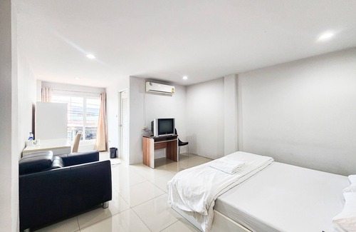 Bang Chalong House | Family-Friendly Freesia Guesthouse Near Suvarnabhumi Airport