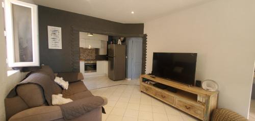 Frejus Plage Apartment | Frejus Plage a 50m des plages, 1er etage de villa