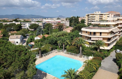 Frejus Plage Apartment | Frejus Plage: Poolside Retreat with Balcony, Steps from Beach