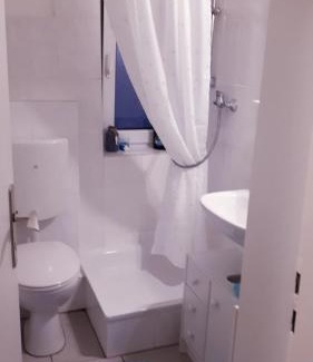Moenchengladbach Apartment | Fremdenzimmer: Guest Rated Excellence at 8/10