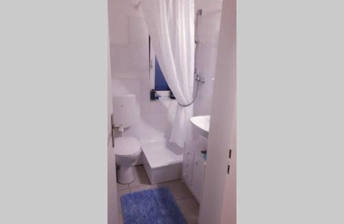 Moenchengladbach Apartment | Fremdenzimmer: Guest Rated Excellence at 8/10