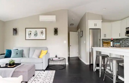 Fremont Cottage | Bright Fremont Cottage with Kitchen & Garage - Guest Rated 10/10