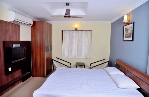 Mahe Hotel | Welcoming Stay at French Avenue with Breakfast for All