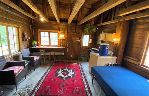 Isabella House | Rustic French-Canadian Cabin - Pet-Friendly Retreat