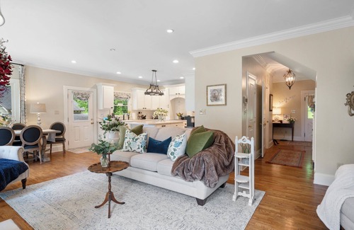 Leipers Fork House | Experience Scenic Views at French Farmhouse in Leipers Fork
