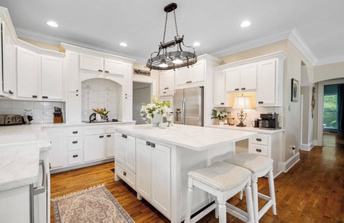 Leipers Fork House | Experience Scenic Views at French Farmhouse in Leipers Fork
