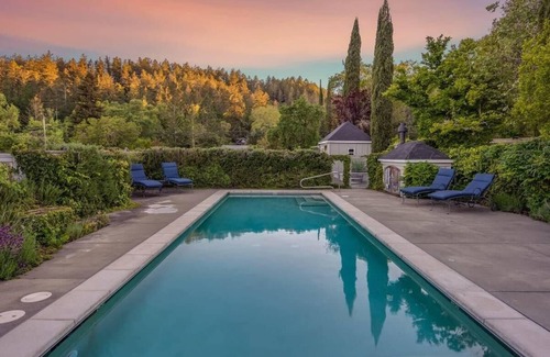 Calistoga Villa | Idyllic French Provencal Chateau in Napa with Spa Amenities