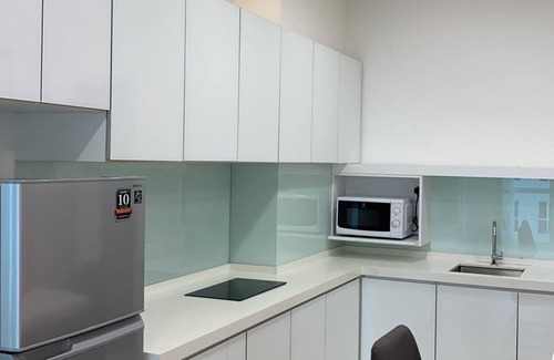 George Town Condo | Seaview Sunrise Balcony with Breakfast & Child-Friendly Perks