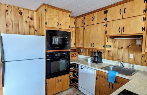 Sullivan House | Oceanfront Getaway Near Acadia National Park - Rated 10/10