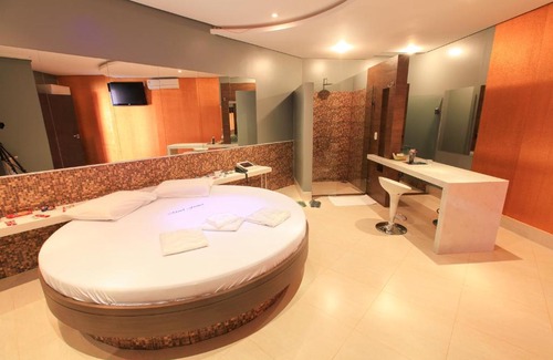 Marechal Candido Rondon Hotel | Relax at Frenesi Motel Rondon with Private Pool & Hot Tub
