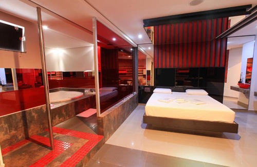 Marechal Candido Rondon Hotel | Relax at Frenesi Motel Rondon with Private Pool & Hot Tub