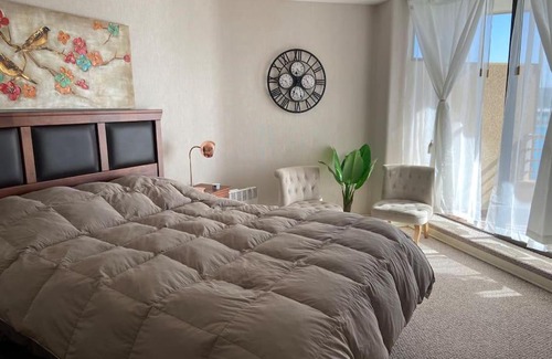Algarrobo Apartment | Ocean View Getaway: Perfect for Families and Pets