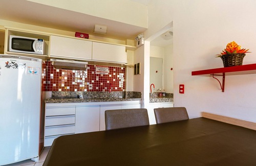 Setor Lagoa Quente Apartment | Relaxing Retreat with Poolside Views Near Lagoa Quente
