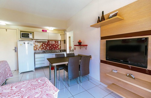 Setor Lagoa Quente Apartment | Relaxing Retreat with Poolside Views Near Lagoa Quente