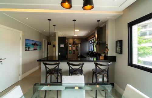 Jardim Tejereba Apartment | Oceanfront Retreat: Frente Mar Guarujá with Prime Amenities