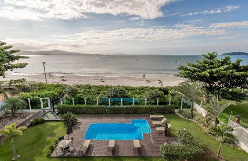 Cachoeira do Bom Jesus Apartment | Oceanfront Retreat with Pool and BBQ - Frente Mar