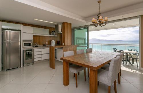 Cachoeira do Bom Jesus Apartment | Oceanfront Retreat with Pool and BBQ - Frente Mar